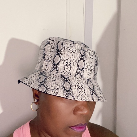 Bucket hat - Picture 2 of 2